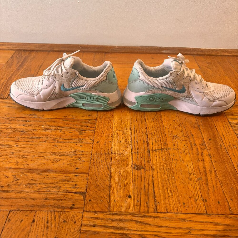 Nike AirMax Size 7 White/Teal Sneakers